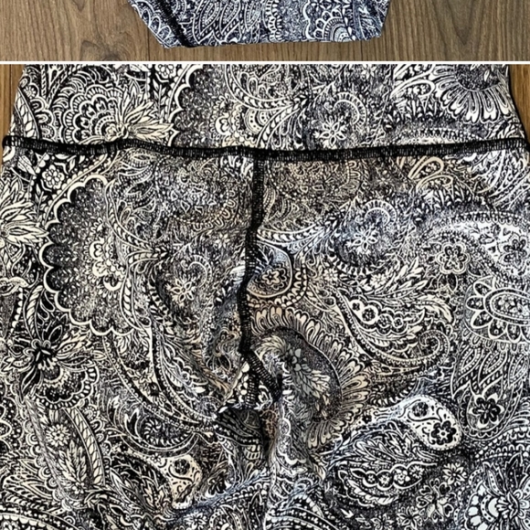 Lululemon Wunder Under Crop - Picture 2 of 4